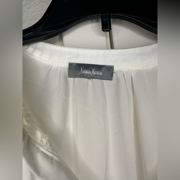 Neiman Marcus White Lace Detail Blouse size XS - Picture 2 of 8